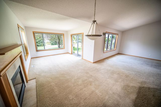 6153 South Pointe Drive SW, Rochester, MN 55902