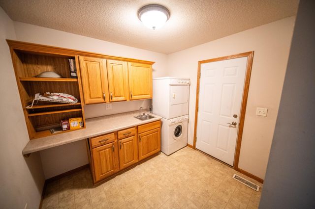 6153 South Pointe Drive SW, Rochester, MN 55902