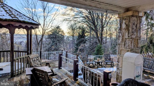 1987 RIDGEWOOD RD, York, PA 17406