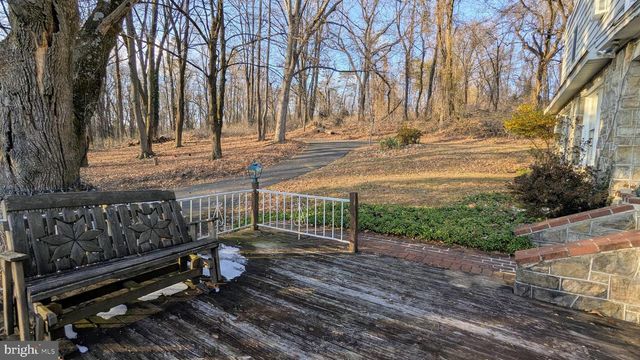 1987 RIDGEWOOD RD, York, PA 17406