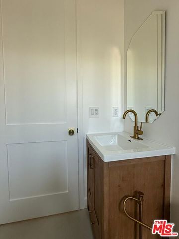 20748 Stagg Street, Winnetka (los Angeles), CA 91306