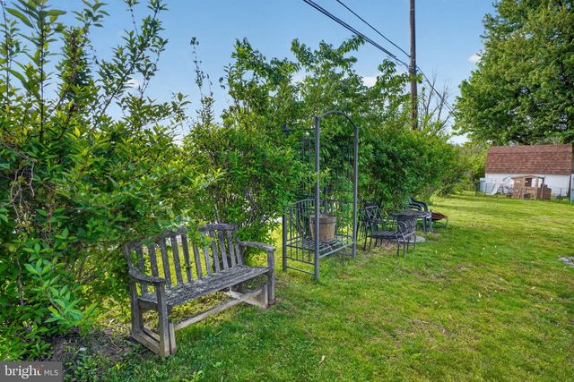 39 COUNTRY CLUB RD W, Northampton, PA 18067