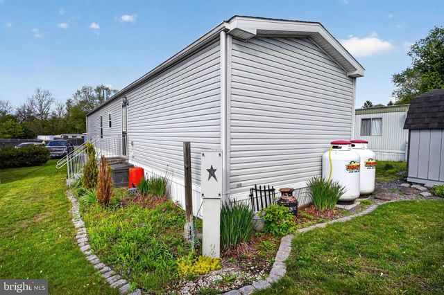 39 COUNTRY CLUB RD W, Northampton, PA 18067