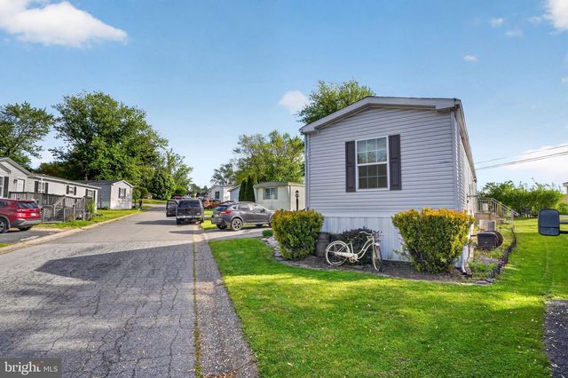 39 COUNTRY CLUB RD W, Northampton, PA 18067