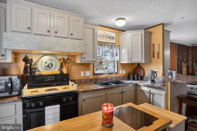 39 COUNTRY CLUB RD W, Northampton, PA 18067