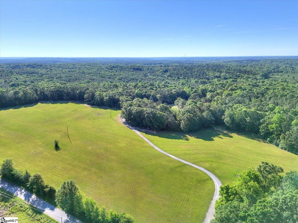 Image 1 of property listing at 833 Duncan Creek Church Road, Laurens, SC 29360
