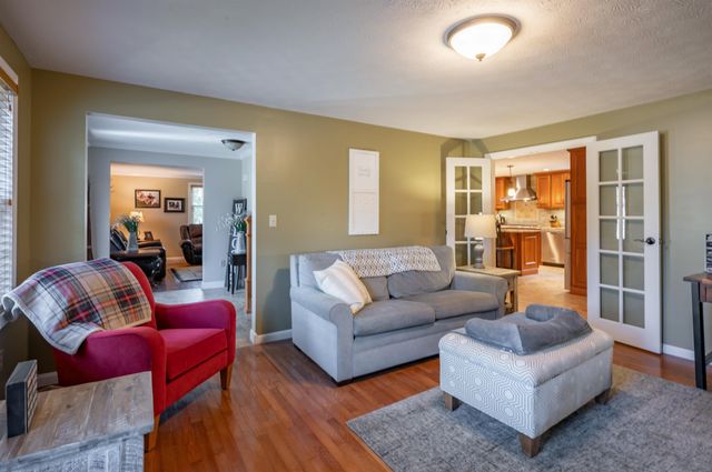 38 Robin Drive, Hudson, NH 03051