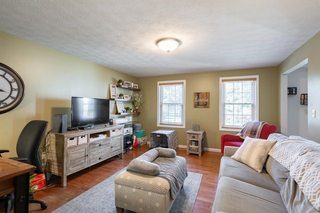 38 Robin Drive, Hudson, NH 03051