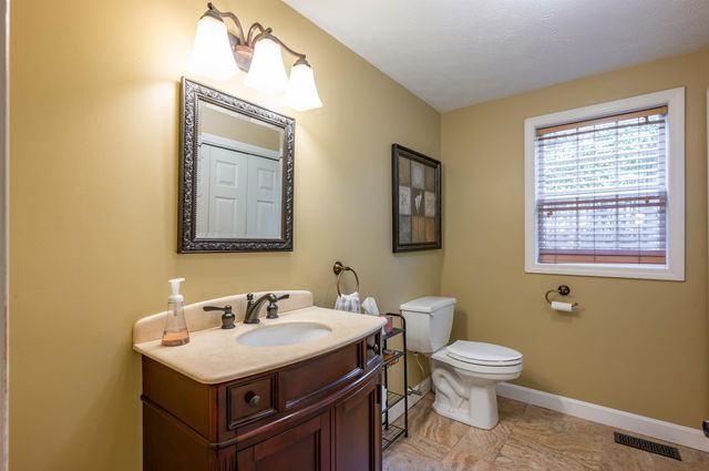 38 Robin Drive, Hudson, NH 03051