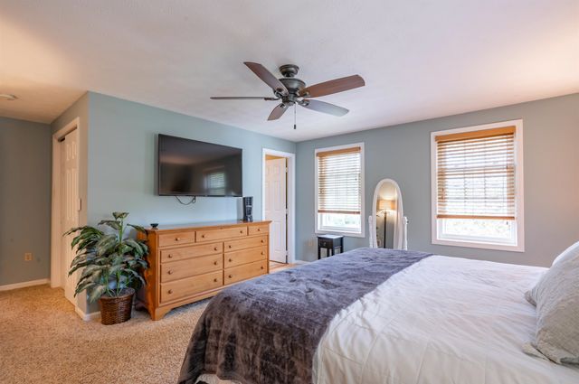 38 Robin Drive, Hudson, NH 03051