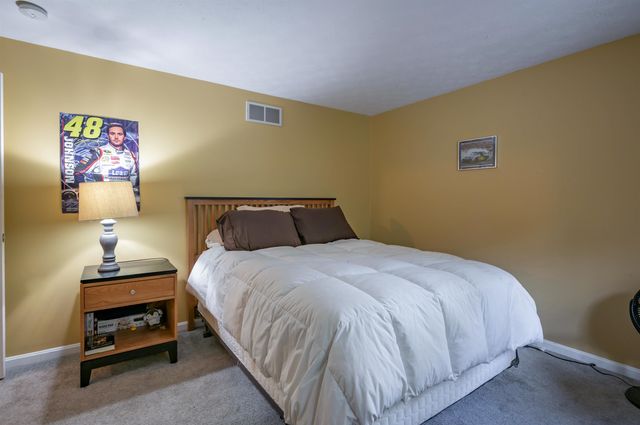 38 Robin Drive, Hudson, NH 03051