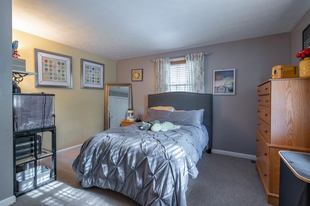 38 Robin Drive, Hudson, NH 03051