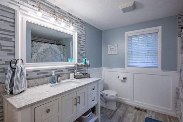 38 Robin Drive, Hudson, NH 03051