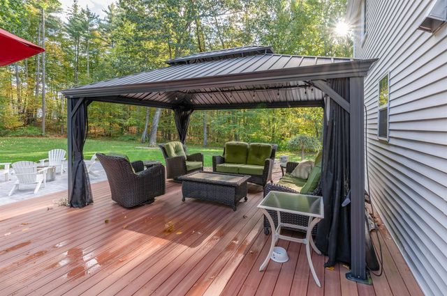 38 Robin Drive, Hudson, NH 03051