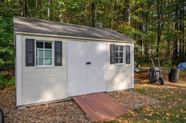 38 Robin Drive, Hudson, NH 03051