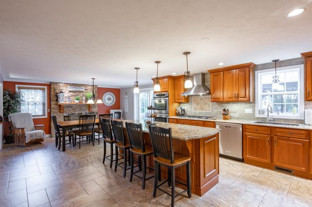 38 Robin Drive, Hudson, NH 03051