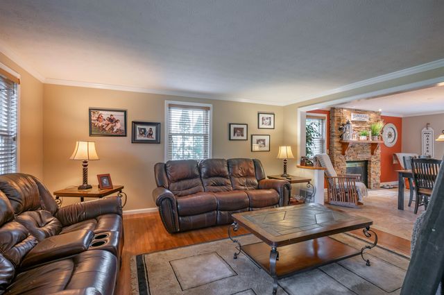 38 Robin Drive, Hudson, NH 03051