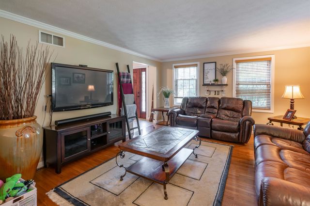 38 Robin Drive, Hudson, NH 03051