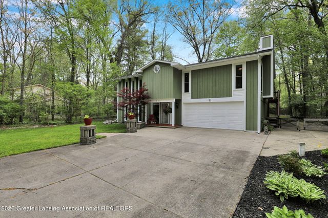 111 Feldspar Drive, Williamston, MI 48895