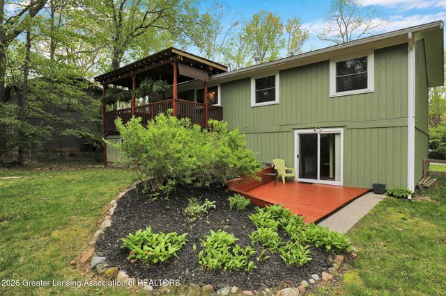 111 Feldspar Drive, Williamston, MI 48895