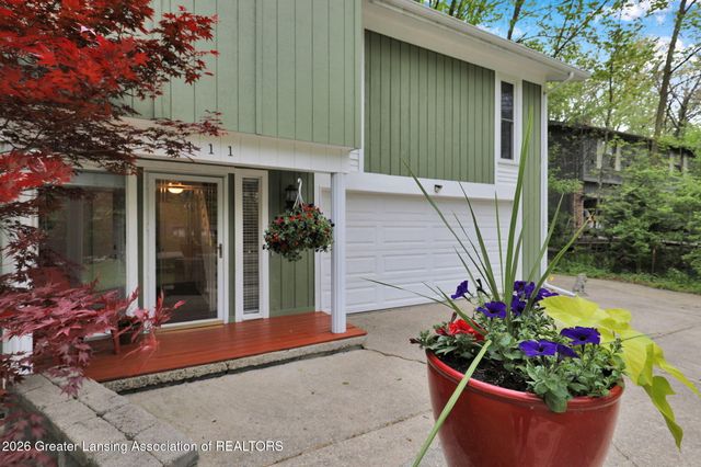 111 Feldspar Drive, Williamston, MI 48895