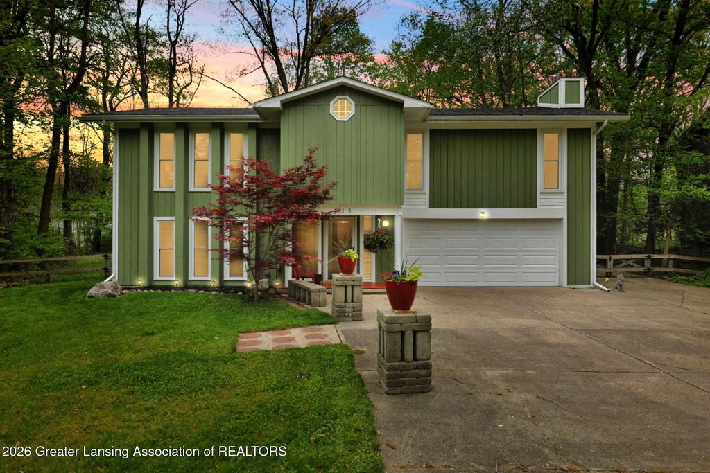 111 Feldspar Drive, Williamston, MI 48895