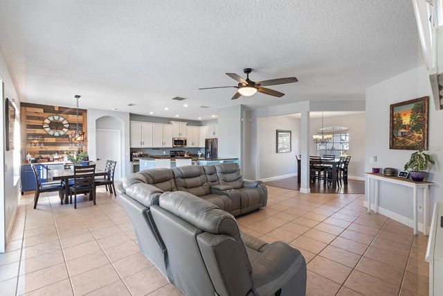 4916 PARKVIEW DRIVE, St Cloud, FL 34771