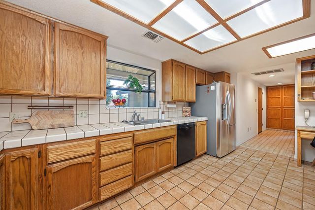 4124 Mindt Ct, Carmichael, CA 95608