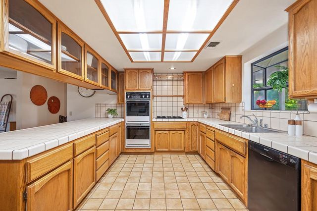 4124 Mindt Ct, Carmichael, CA 95608