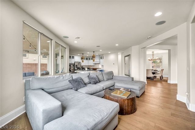 6908 Forest Gate Street, North Las Vegas, NV 89084