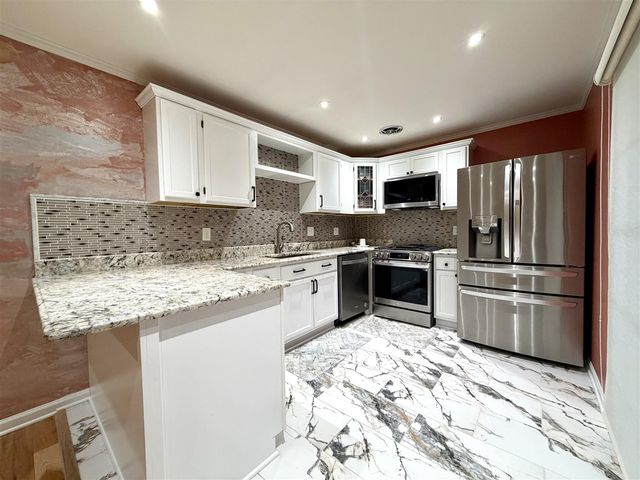 22727 Renford Street, Novi, MI 48375