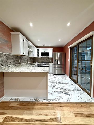 22727 Renford Street, Novi, MI 48375