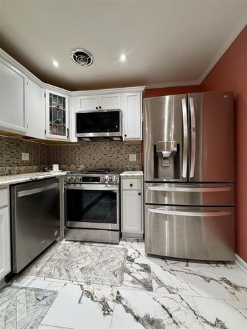 22727 Renford Street, Novi, MI 48375