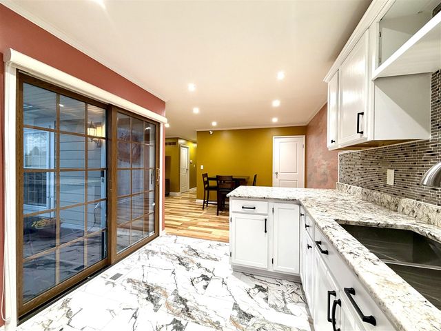 22727 Renford Street, Novi, MI 48375