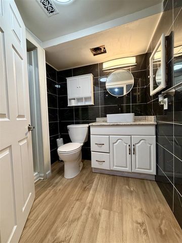 22727 Renford Street, Novi, MI 48375