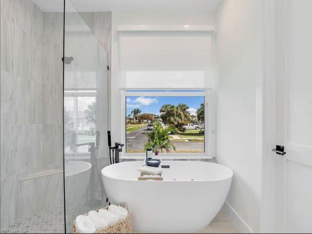 138 Greenbrier ST, Marco Island, FL 34145