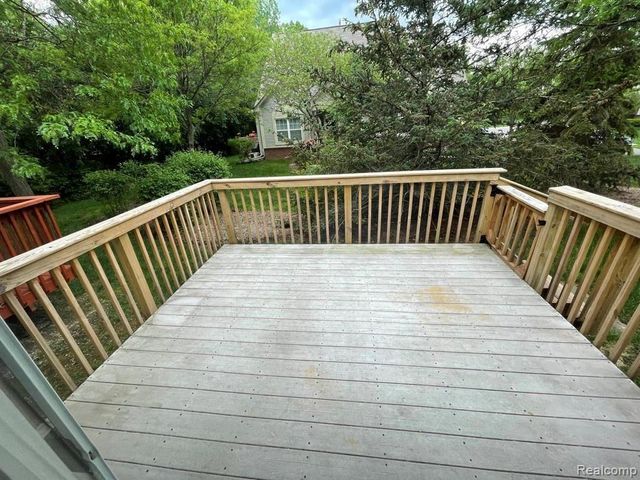 38295 Saratoga Circle, Farmington Hills, MI 48331