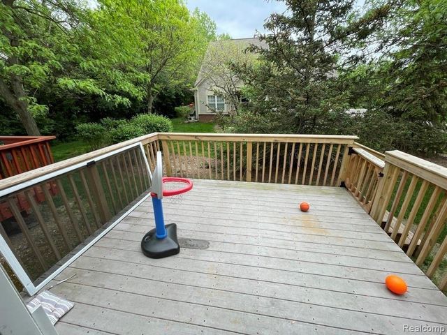 38295 Saratoga Circle, Farmington Hills, MI 48331