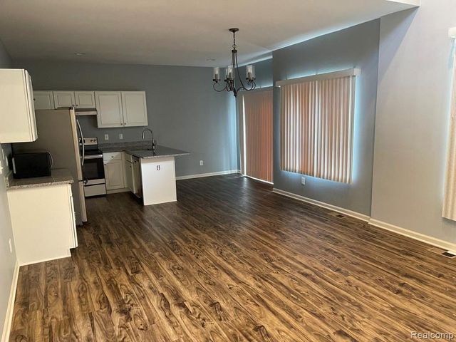 38295 Saratoga Circle, Farmington Hills, MI 48331