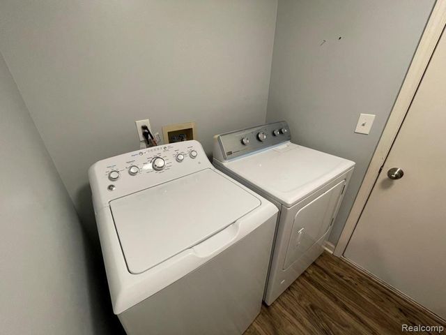 38295 Saratoga Circle, Farmington Hills, MI 48331