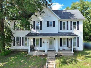 900 E Cherry Street, Petersburg, IN 47567