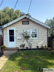 206 Hillcrest Avenue, Old Bridge, NJ 08879