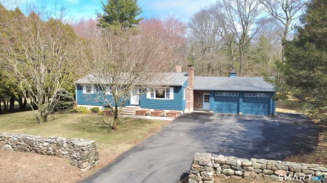 933 Vauxhall St Extension, Waterford, CT 06375