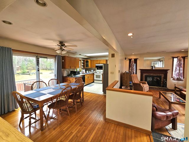 933 Vauxhall St Extension, Waterford, CT 06375