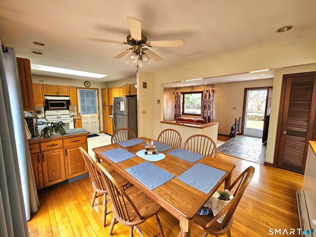 933 Vauxhall St Extension, Waterford, CT 06375