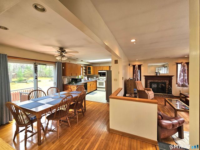 933 Vauxhall St Extension, Waterford, CT 06375