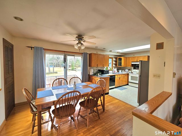 933 Vauxhall St Extension, Waterford, CT 06375