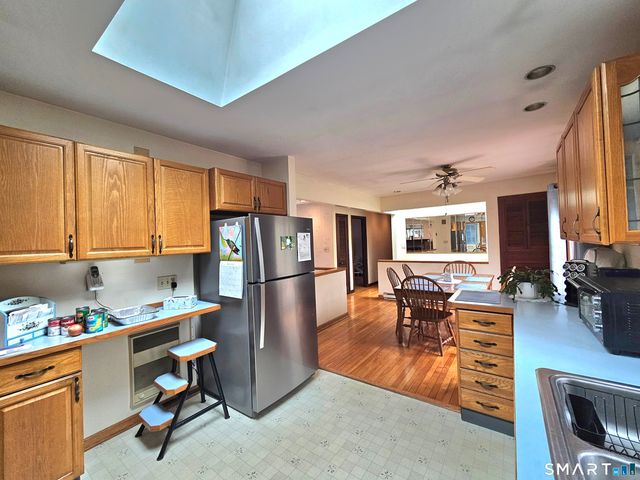 933 Vauxhall St Extension, Waterford, CT 06375