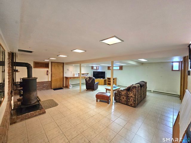 933 Vauxhall St Extension, Waterford, CT 06375