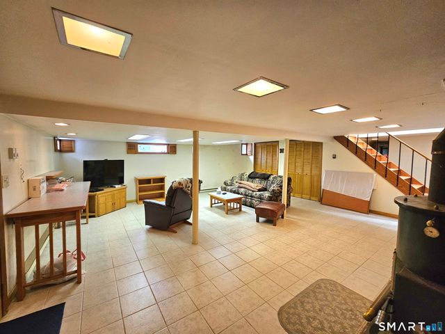 933 Vauxhall St Extension, Waterford, CT 06375